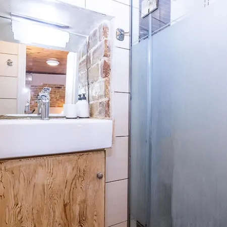 Kampielo Homes - Budget Prv Bathroom コルフ島